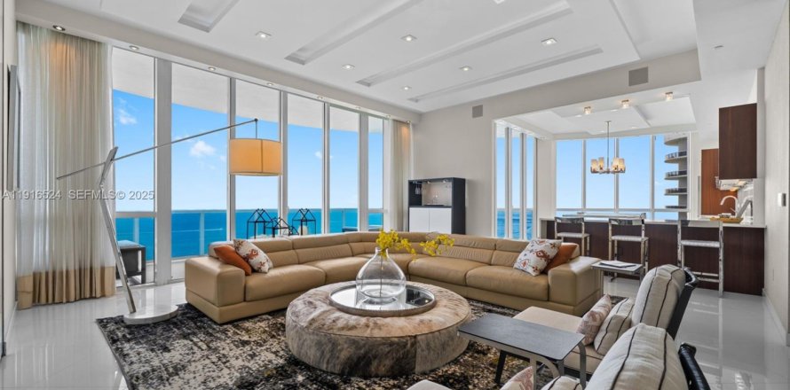 Condominio en Sunny Isles Beach, Florida, 3 dormitorios  № 2035419