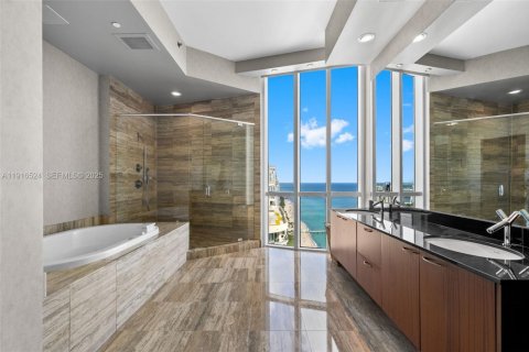 Condominio en venta en Sunny Isles Beach, Florida, 3 dormitorios, 257.15 m2 № 2035419 - foto 20