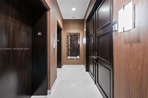 Condominio en venta en Sunny Isles Beach, Florida, 3 dormitorios, 257.15 m2 № 2035419 - foto 7