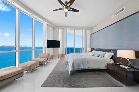 Condominio en venta en Sunny Isles Beach, Florida, 3 dormitorios, 257.15 m2 № 2035419 - foto 14