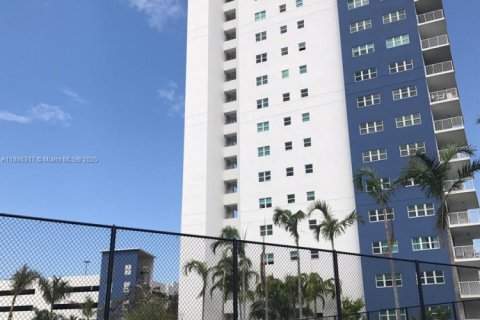 Copropriété à louer à North Miami, Floride: 3 chambres, 175.21 m2 № 1937331 - photo 12