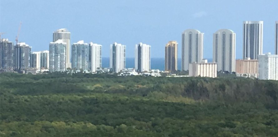 Condo à North Miami, Floride, 3 chambres  № 1937331