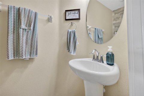 Casa en venta en Tampa, Florida, 4 dormitorios, 231.88 m2 № 1919942 - foto 16