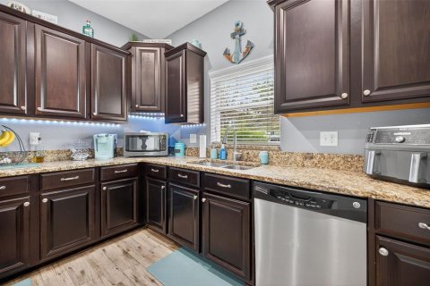 Casa en venta en Tampa, Florida, 4 dormitorios, 231.88 m2 № 1919942 - foto 13