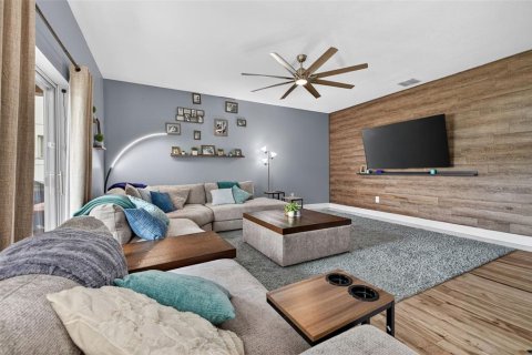 Casa en venta en Tampa, Florida, 4 dormitorios, 231.88 m2 № 1919942 - foto 5