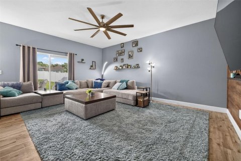 Casa en venta en Tampa, Florida, 4 dormitorios, 231.88 m2 № 1919942 - foto 9