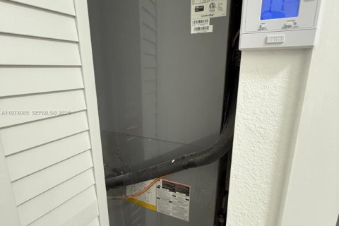 Villa ou maison à vendre à Miami Gardens, Floride: 4 chambres, 138.42 m2 № 2033714 - photo 20