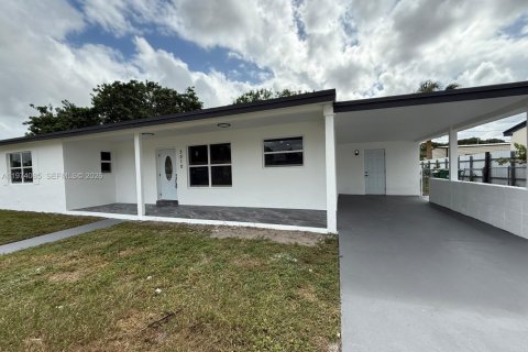 Villa ou maison à vendre à Miami Gardens, Floride: 4 chambres, 138.42 m2 № 2033714 - photo 4