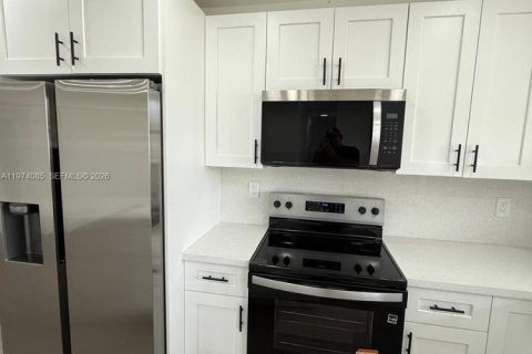 Villa ou maison à vendre à Miami Gardens, Floride: 4 chambres, 138.42 m2 № 2033714 - photo 13