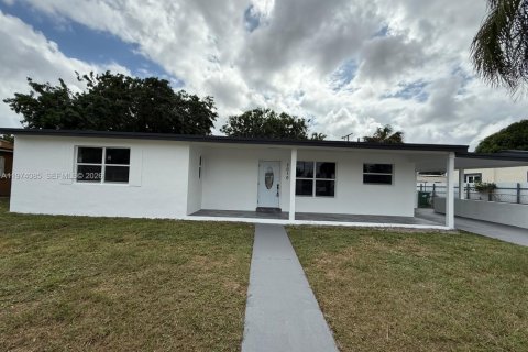 Villa ou maison à Miami Gardens, Floride 4 chambres, 138.42 m2 № 2033714