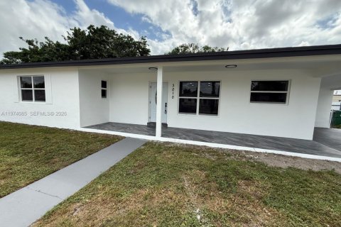 Villa ou maison à vendre à Miami Gardens, Floride: 4 chambres, 138.42 m2 № 2033714 - photo 3