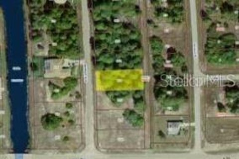 Land in Rotonda, Florida № 1807963 - photo 1