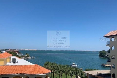 Condo in Saint Pete Beach, Florida, 3 bedrooms  № 1787674 - photo 1