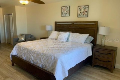 Condo in Saint Pete Beach, Florida, 3 bedrooms  № 1787674 - photo 19