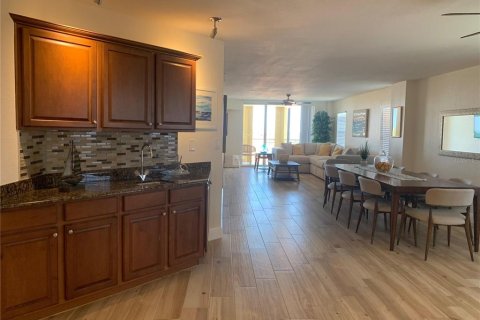 Condo in Saint Pete Beach, Florida, 3 bedrooms  № 1787674 - photo 10