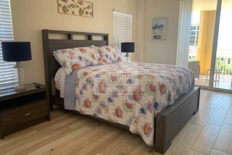 Condo in Saint Pete Beach, Florida, 3 bedrooms  № 1787674 - photo 22