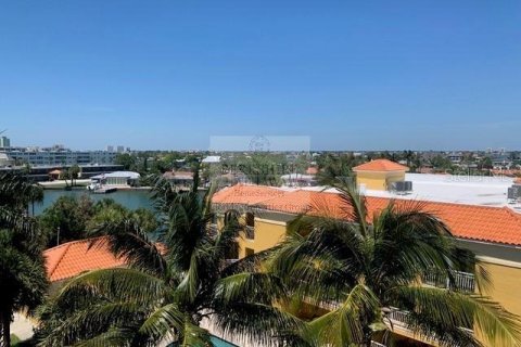 Condo in Saint Pete Beach, Florida, 3 bedrooms  № 1787674 - photo 29