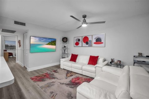 Copropriété à vendre à Boca Raton, Floride: 2 chambres, 83.24 m2 № 1944864 - photo 2