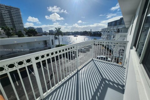 Condo à Hallandale Beach, Floride, 1 chambre  № 2081078