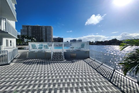 Copropriété à vendre à Hallandale Beach, Floride: 1 chambre, 65.03 m2 № 2081078 - photo 10