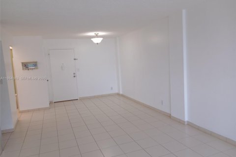 Copropriété à vendre à Hallandale Beach, Floride: 1 chambre, 65.03 m2 № 2081078 - photo 2