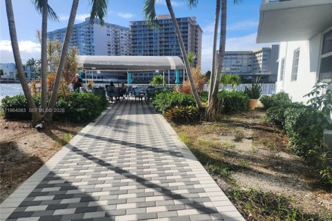 Copropriété à vendre à Hallandale Beach, Floride: 1 chambre, 65.03 m2 № 2081078 - photo 13