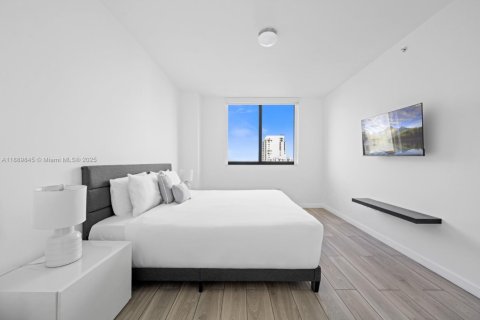 Condo in Miami, Florida, 2 bedrooms  № 1945400 - photo 13