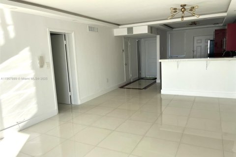 Снять в аренду кондоминиум в Майами, Флорида 2 спальни, 79.99м2, № 1971321 - фото 4