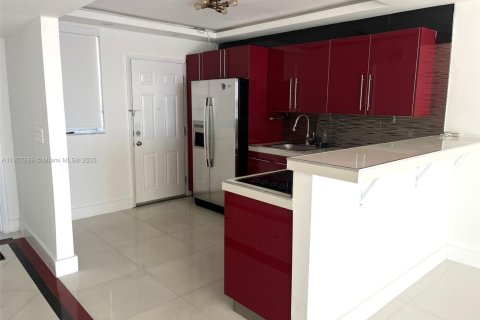 Снять в аренду кондоминиум в Майами, Флорида 2 спальни, 79.99м2, № 1971321 - фото 3