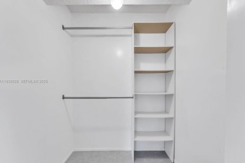 Copropriété à louer à Lauderhill, Floride: 2 chambres, 90.3 m2 № 1993305 - photo 11