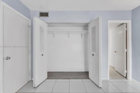 Copropriété à louer à Lauderhill, Floride: 2 chambres, 90.3 m2 № 1993305 - photo 15