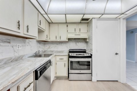 Copropriété à louer à Lauderhill, Floride: 2 chambres, 90.3 m2 № 1993305 - photo 4