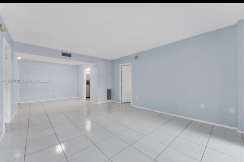 Copropriété à louer à Lauderhill, Floride: 2 chambres, 90.3 m2 № 1993305 - photo 10