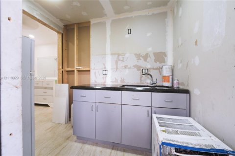 Villa ou maison à vendre à Miami, Floride: 3 chambres, 68.75 m2 № 2426702 - photo 18