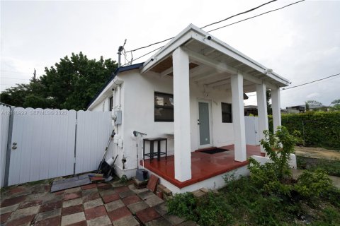 Villa ou maison à vendre à Miami, Floride: 3 chambres, 68.75 m2 № 2426702 - photo 3