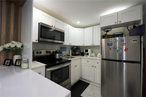 Villa ou maison à vendre à Miami, Floride: 3 chambres, 68.75 m2 № 2426702 - photo 5