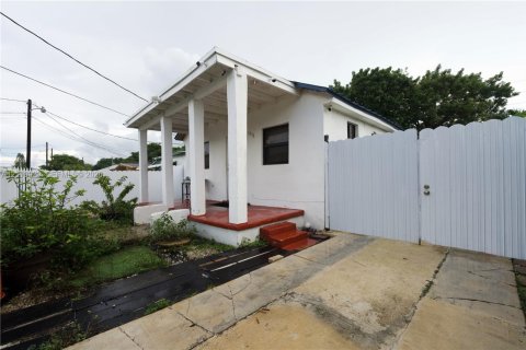 Villa ou maison à vendre à Miami, Floride: 3 chambres, 68.75 m2 № 2426702 - photo 23