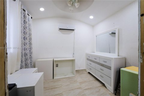 Villa ou maison à vendre à Miami, Floride: 3 chambres, 68.75 m2 № 2426702 - photo 19