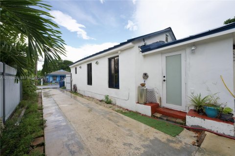 Villa ou maison à vendre à Miami, Floride: 3 chambres, 68.75 m2 № 2426702 - photo 24
