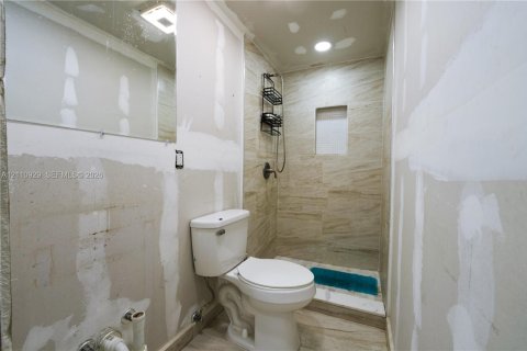 Villa ou maison à vendre à Miami, Floride: 3 chambres, 68.75 m2 № 2426702 - photo 21