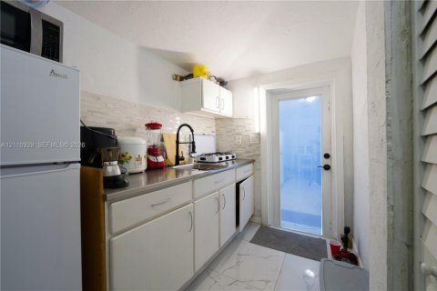 Villa ou maison à vendre à Miami, Floride: 3 chambres, 68.75 m2 № 2426702 - photo 11