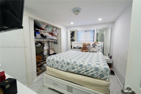 Villa ou maison à vendre à Miami, Floride: 3 chambres, 68.75 m2 № 2426702 - photo 15