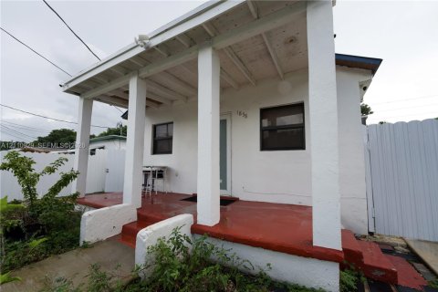 Villa ou maison à vendre à Miami, Floride: 3 chambres, 68.75 m2 № 2426702 - photo 2
