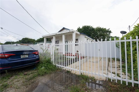 Villa ou maison à vendre à Miami, Floride: 3 chambres, 68.75 m2 № 2426702 - photo 26