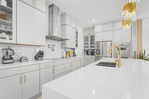 House in San Antonio, Florida 6 bedrooms, 318.93 sq.m. № 2143771 - photo 3