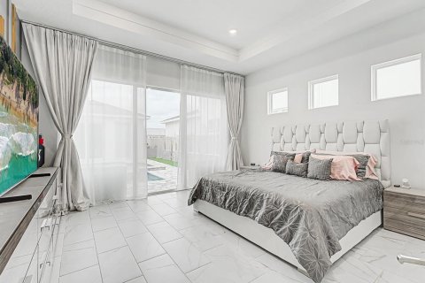 House in San Antonio, Florida 6 bedrooms, 318.93 sq.m. № 2143771 - photo 21