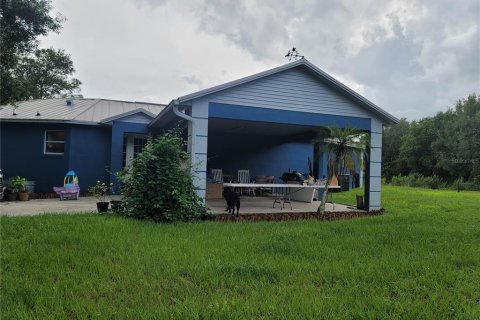 House in Auburndale, Florida 2 bedrooms, 151.15 sq.m. № 1911329 - photo 1