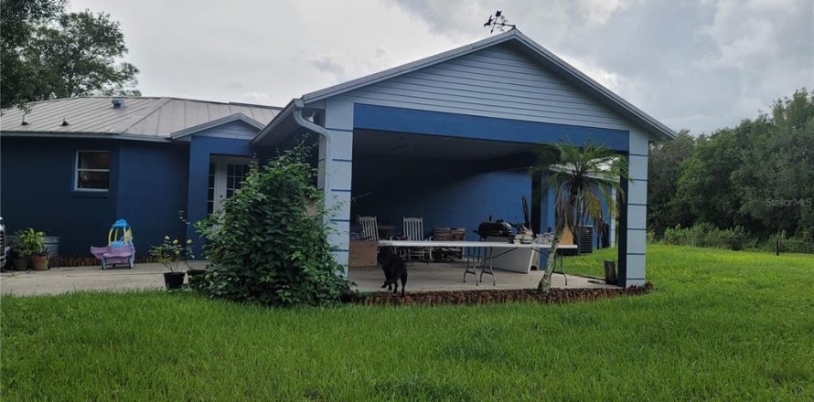 House in Auburndale, Florida 2 bedrooms, 151.15 sq.m. № 1911329