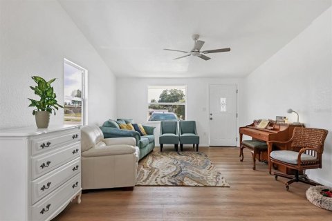 Casa en venta en Port Charlotte, Florida, 3 dormitorios, 101.45 m2 № 2099261 - foto 10