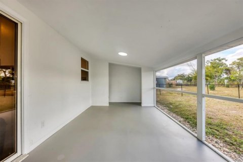 Casa en venta en Port Charlotte, Florida, 3 dormitorios, 101.45 m2 № 2099261 - foto 23
